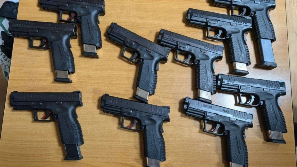 10 хърватски бойни пистолета открити в турски ТИР