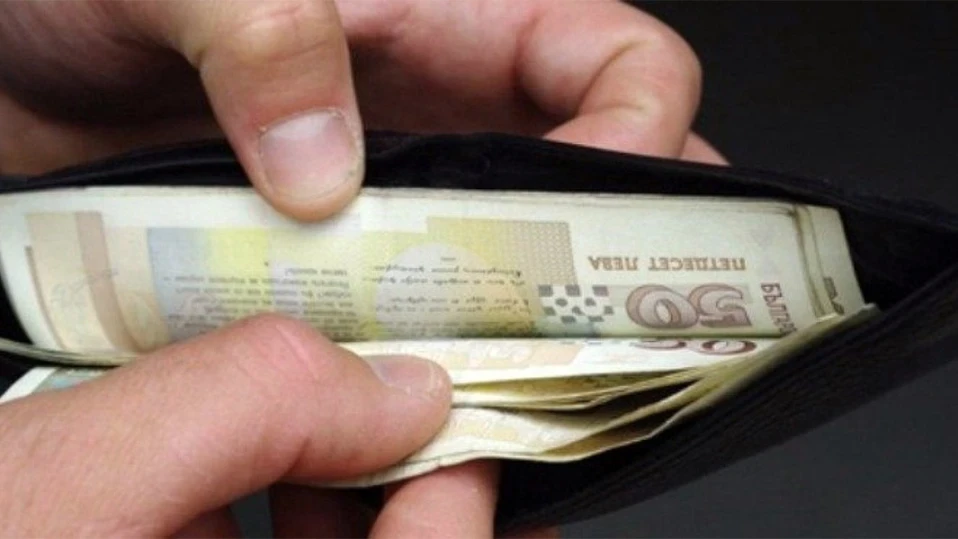 Вдигат със 144 лева минималната работна заплата (обзор)