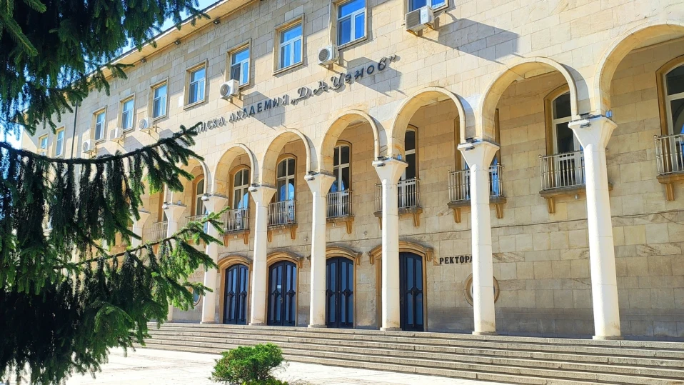 Стопанската академия в Свищов отново реализира на 100 % утвърдения държавен план-прием 