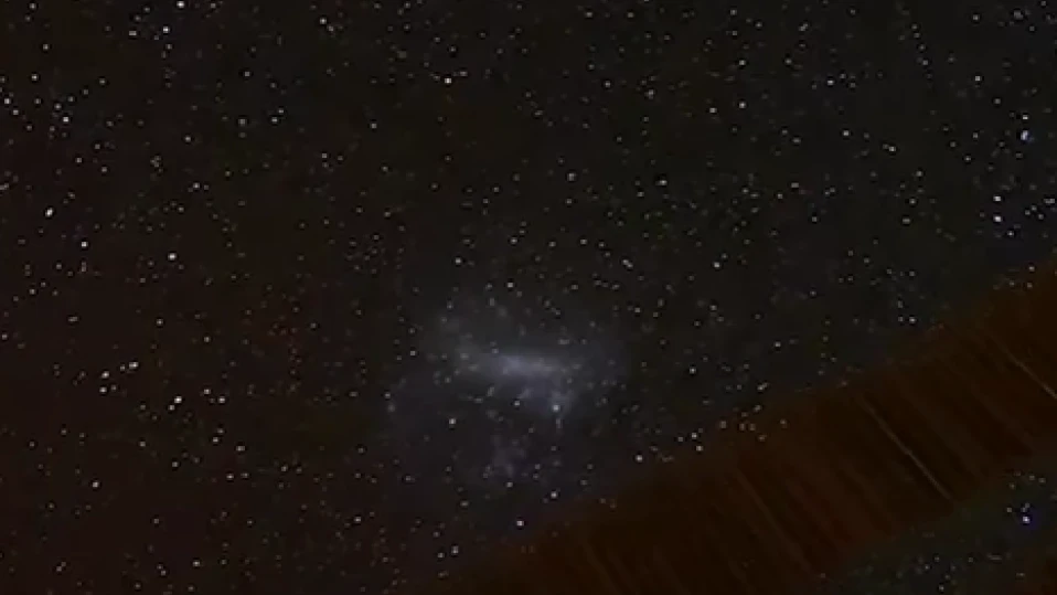 Извънземна гледка: Мистериозно червено сияние, уловено от Международната космическа станция (ВИДЕО)