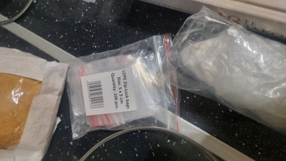 Арестуваха двама с над 3.300 кг дрога в София, единият пробвал да погълне наркотик