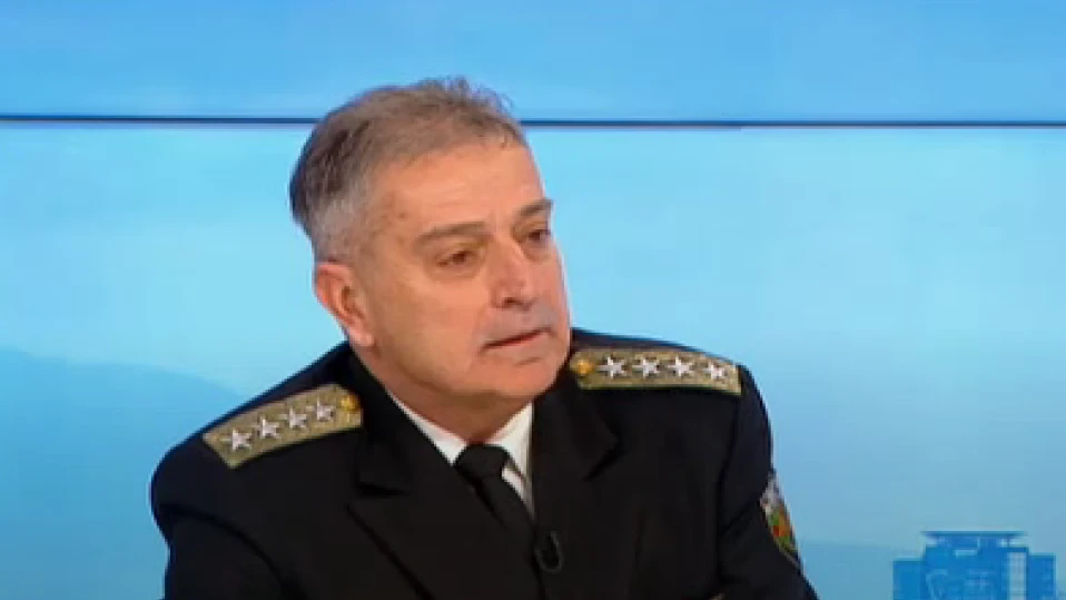 Адмирал Ефтимов: Догодина ще имаме минимум пет хеликоптера, готови да гасят пожари