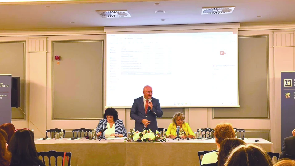 Пак подхващат учебните програми