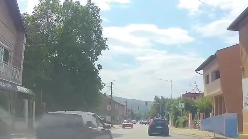 19-годишен рецидивист на пътя хвърчал по улиците в Перник, МВР го остави с 3 контролни точки (ВИДЕО)