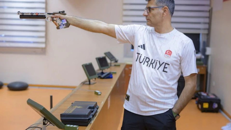 Турската звезда Юсуф Дикеч поиска позата му да стане "запазена марка"