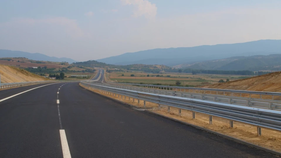 Автобус с пътници се запали на магистрала „Струма”