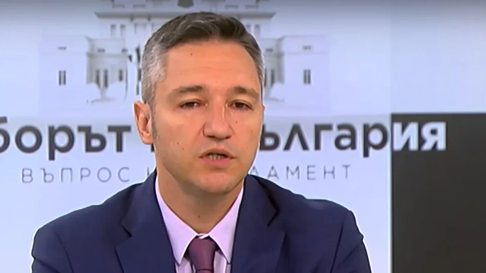 Ситуацията в БСП не е като в ДПС, заяви Кристиaн Вигенин