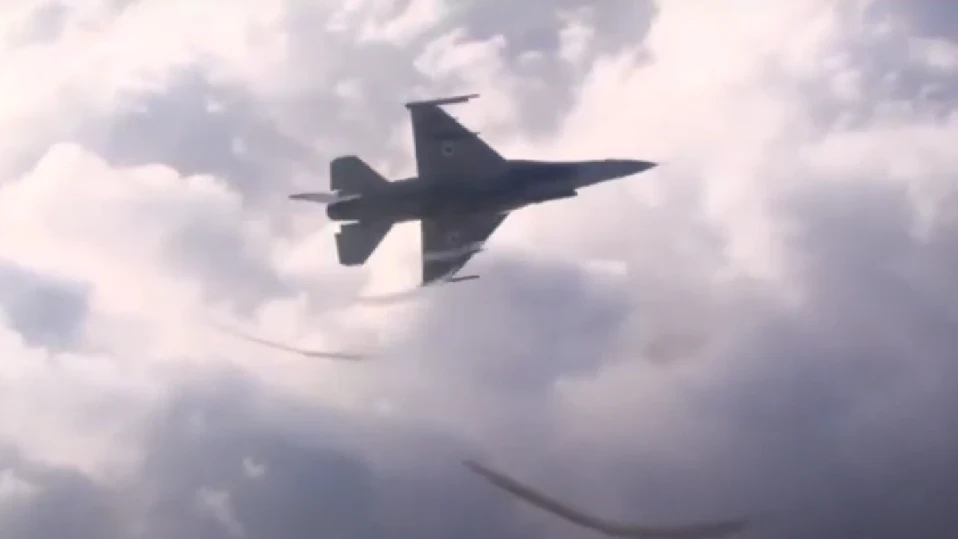 Reuters: Най-малко 16 души загинаха след израелски удари по Сирия