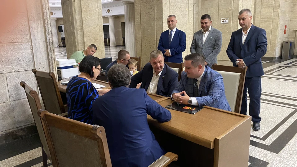 ВМРО-БНД се регистрира за изборите на 27 октомври