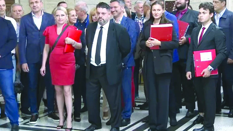 Зафиров оттегля Нинова от вота