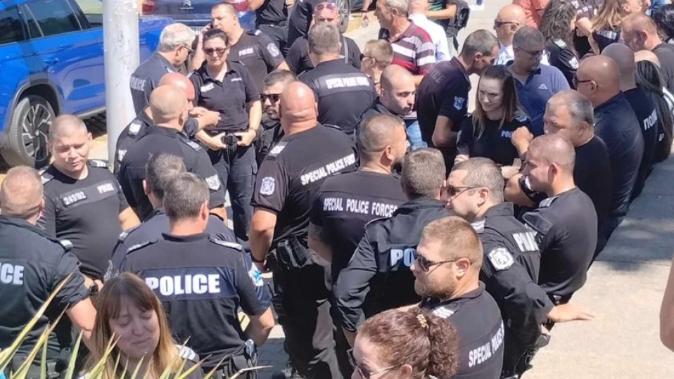 МВР с национално съвещание преди изборите: Премиерът Главчев на крак при полицаите