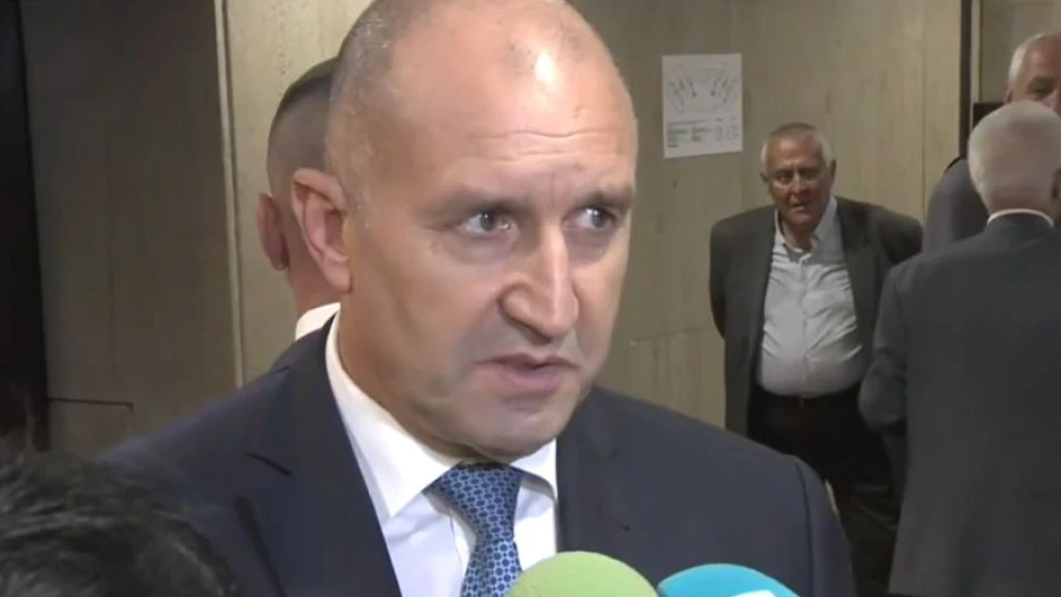 Румен Радев: Обществото очаква най-сетне да започне борбата с корупцията по политическите върхове