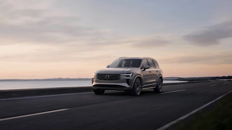 XC90 продължава напред като хибрид