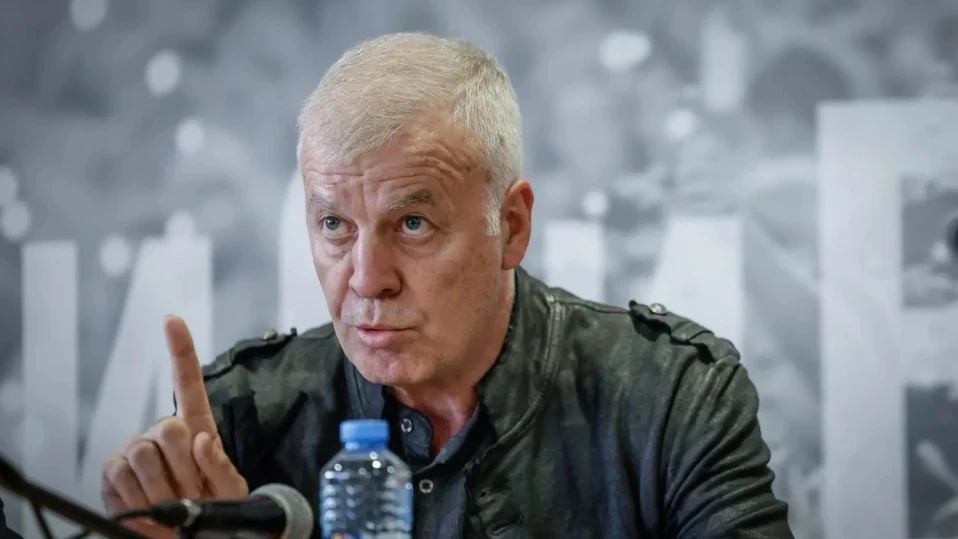 Разделението в „Левски“ остава!