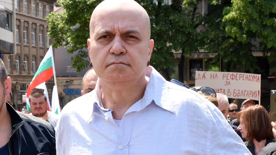 Слави Трифонов се изправя срещу Бойко Борисов и Николай Денков в 25 МИР в София