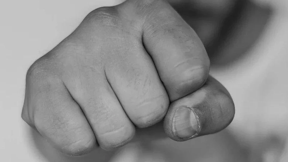 Двама братя са със счупени носове и зъби след побой в заведение в Троян