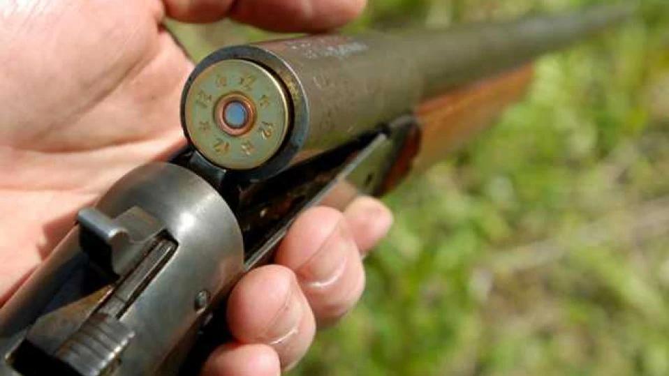 Задържаха мъжа, стрелял по двама младежи с пушка край Перник