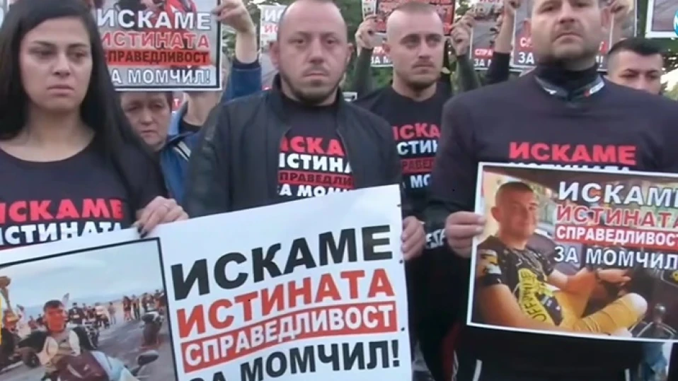 Близки на загинало момче искат ексхумация на тялото