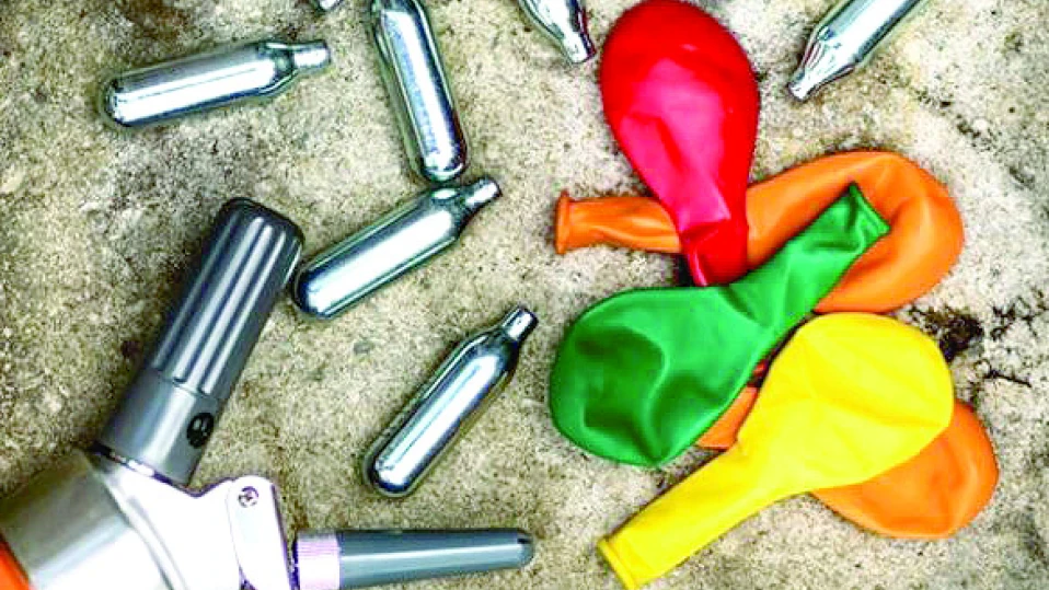 Официално: Депутатите приеха пълната забрана на продажбата на райски газ