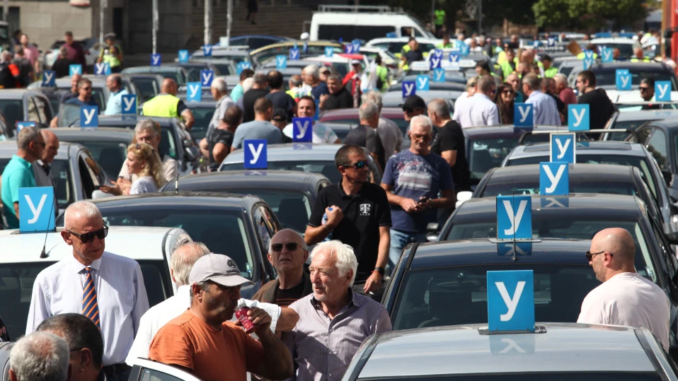 Автоинструктори протестираха срещу промените в курсовете (обзор)