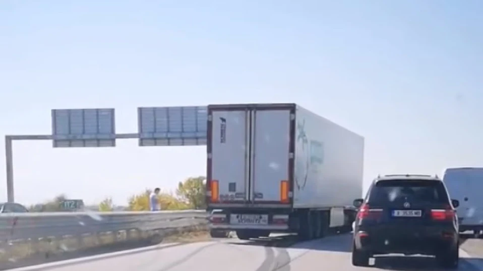 Катастрофирал тир блокира магистрала "Тракия" при километър 112 (ВИДЕО)