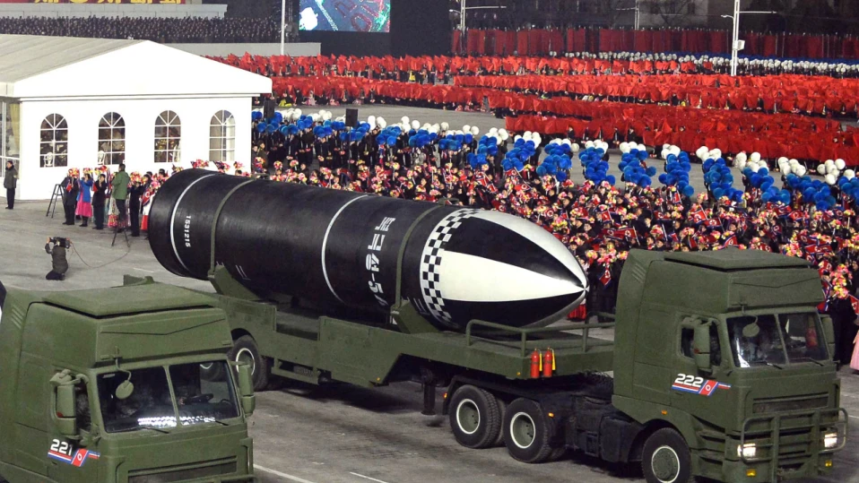 Reuters: Северна Корея има материали за производството на 90 ядрени бойни глави