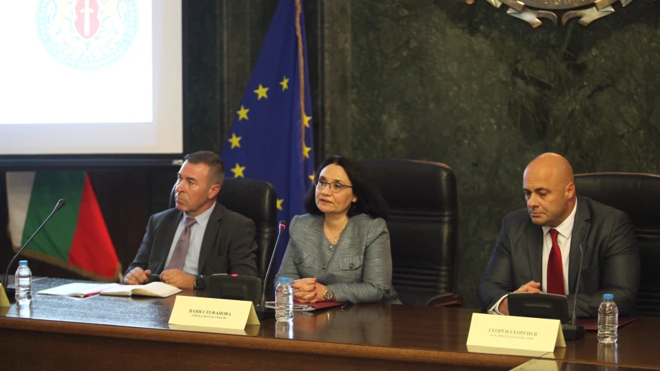 МВР: Подадени 41 сигнала за търговия на гласове, 12 души са арестувани