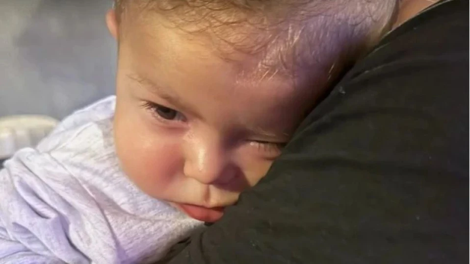 Зов за помощ: Бебе на 9 месеца се бори с рядко заболяване