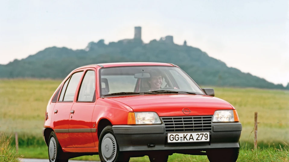 Kadett става на 40 години