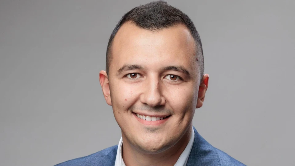 Габриел Вълков: Младите от левицата сме алтернативата на старите муцуни в политиката – Борисов и Пеевски  