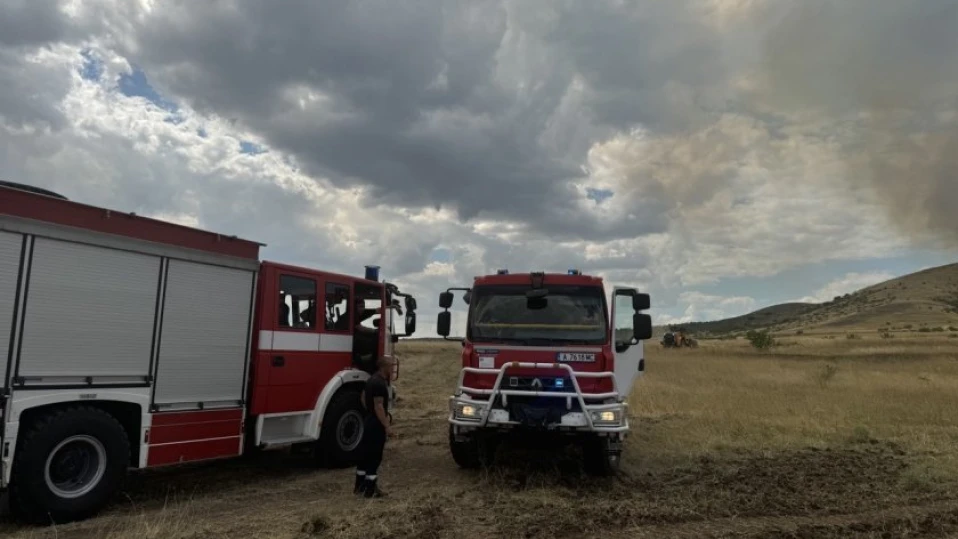 Загасен е пожарът под връх Ком