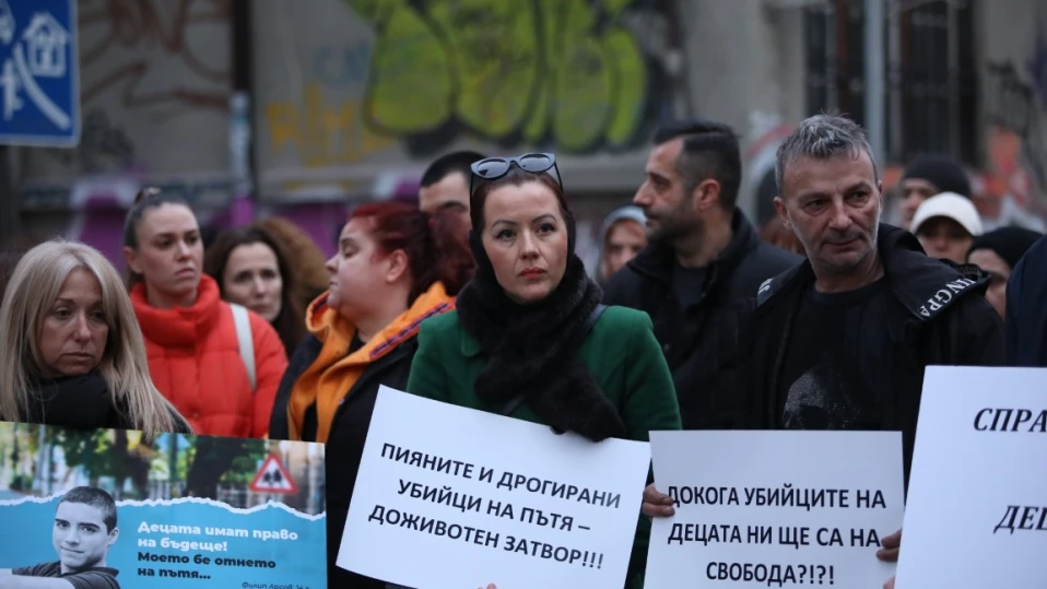 Майки на избити по пътищата деца се срещат с министъра на вътрешните работи
