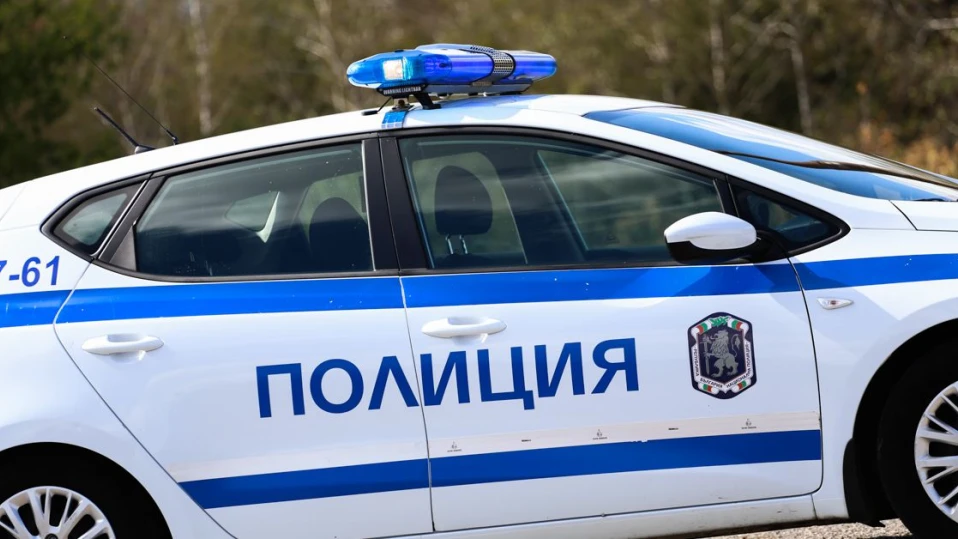 Пребиха и ограбиха жена след принуда да се качи в автомобил