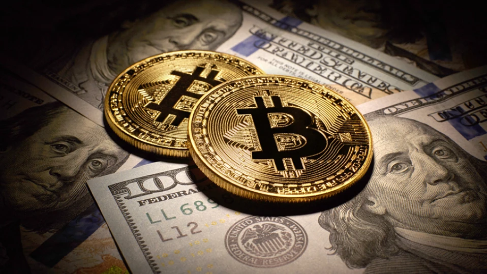 Биткойнът отново доближава 70 000 долара