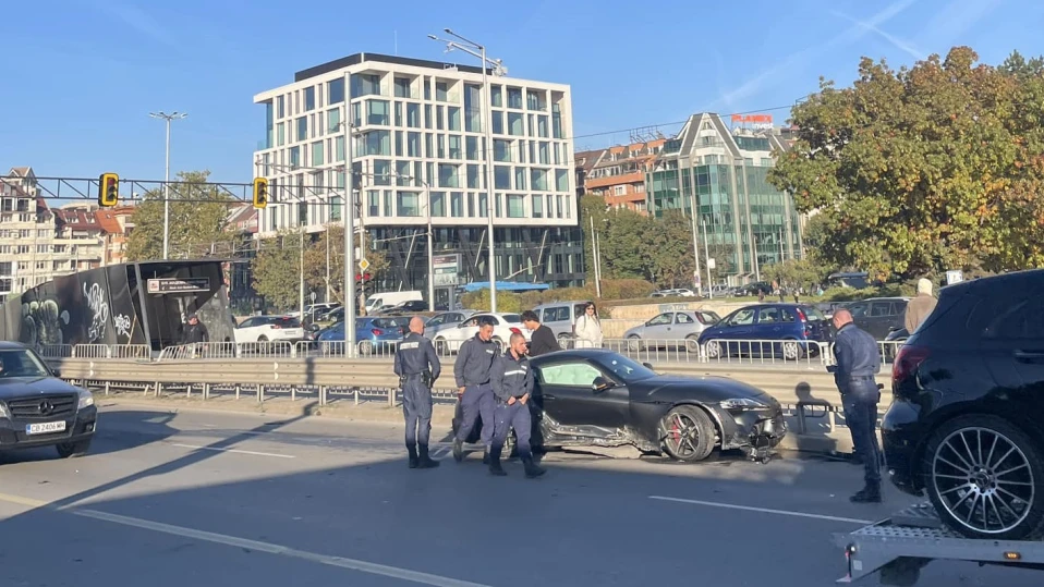 Свидетел на катастрофата на бул. „България”: Колата прелетя над 10 човека чакащи на спирката
