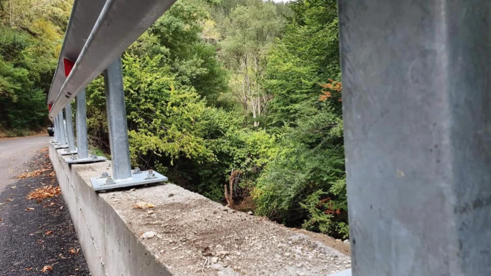 Мъж загина след челен удар в мантинела