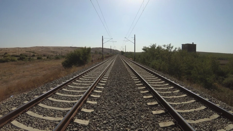 Мъж загина на място, блъснат от пътнически влак след жп прелез при видинското село Дреновец