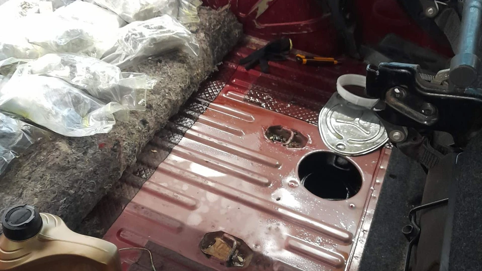 Откриха марихуана в резервоара на лек автомобил на Капитан Андреево