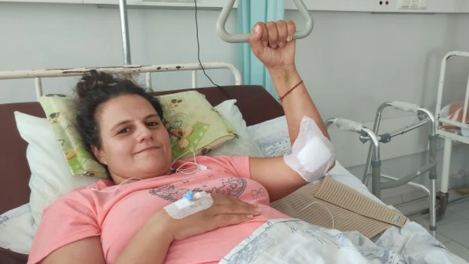 Полина, за която Карнобат дарява кръв, вече е добре и се усмихва