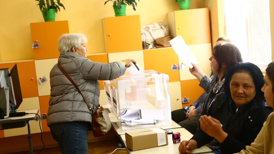 Ето как върви гласуването към 12 ч.