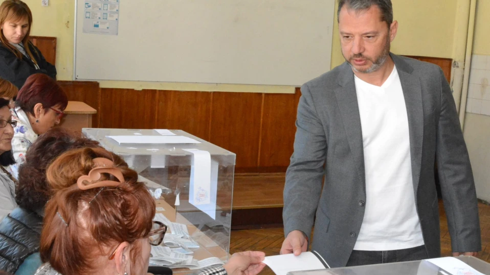 Делян Добрев: Повече вярвам на хартията, отколкото на машините
