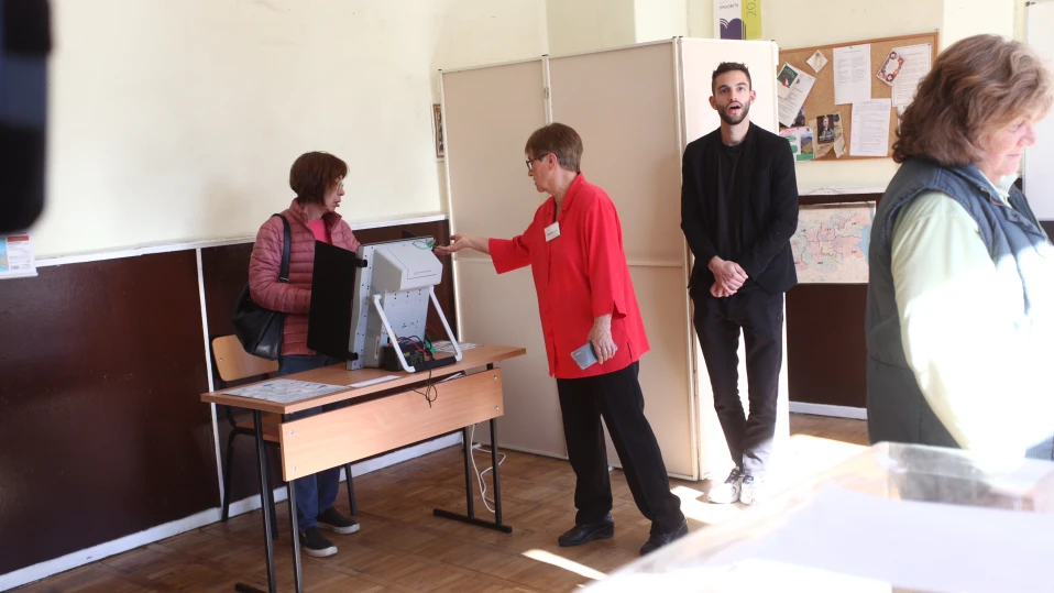 Ето как върви гласуването към 14 ч.