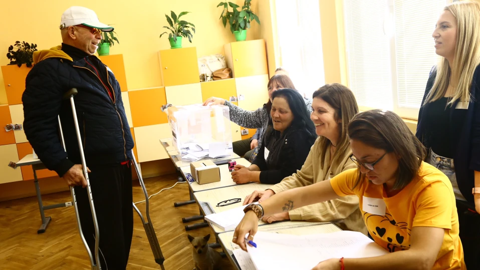 Вижте как върви гласуването към 15:30 ч.