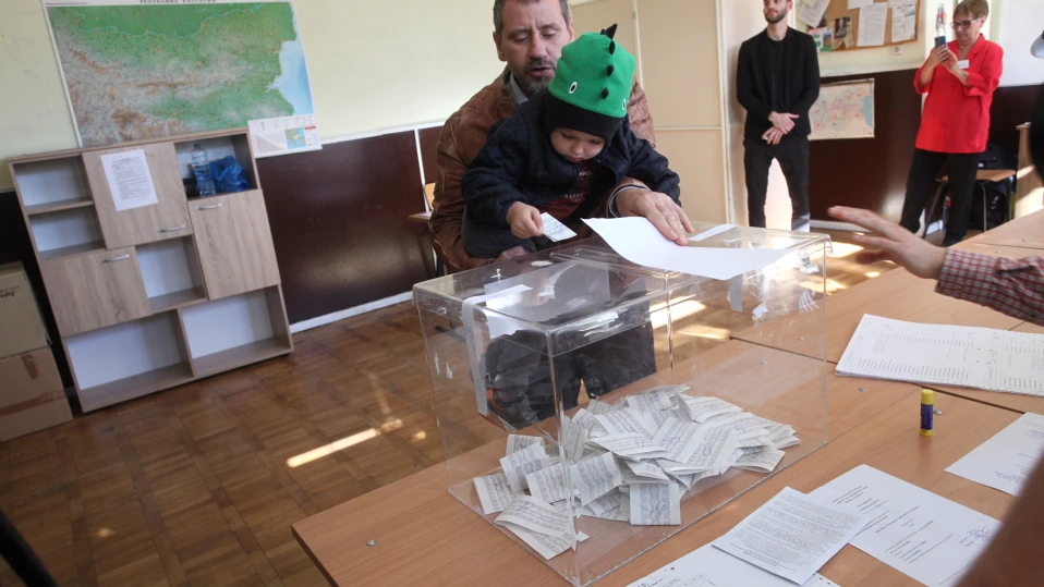 Вижте как върви гласуването към 16:00 ч.