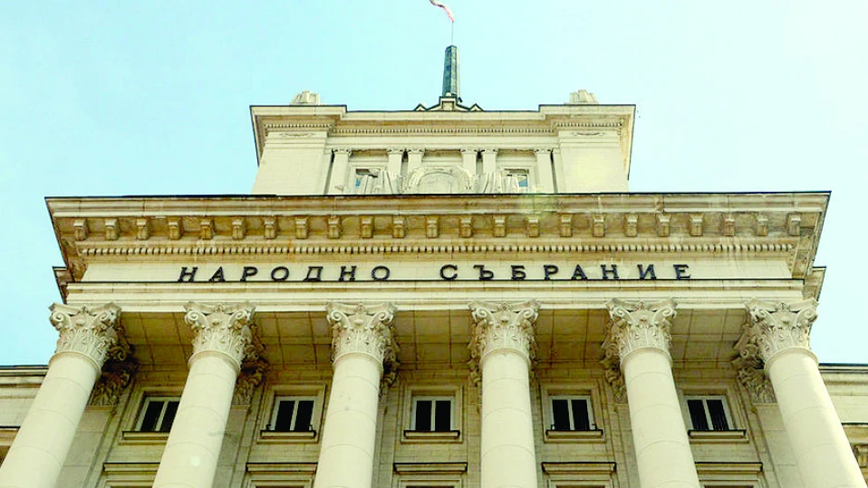 БСП не отхвърли вариант за коалиция с Борисов и Пеевски