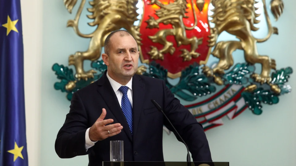 Президентът Румен Радев за изборите: Официалните резултати будят въпроси за честността на вота (обзор и коментари)