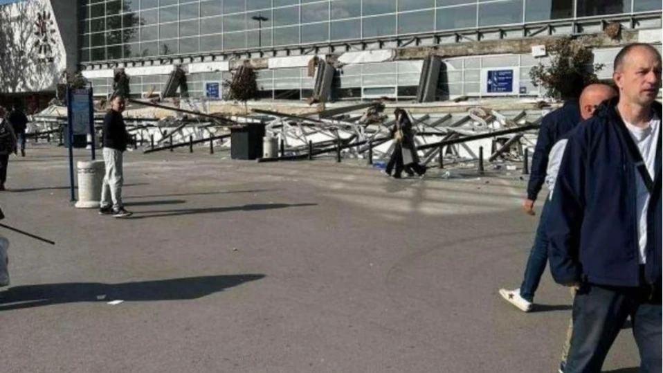 Козирка се срути на гара в Нови сад, осем души са загинали (ВИДЕО)