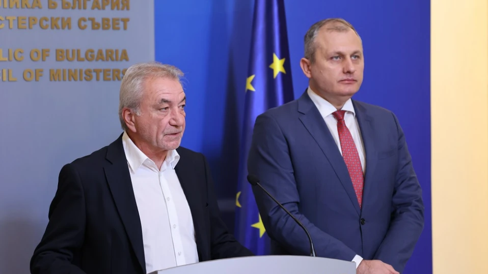 Министър Росен Карадимов: Своеволия на две частни фирми - инсталацията на софтуера на машините за гласуване се извършваше нощем