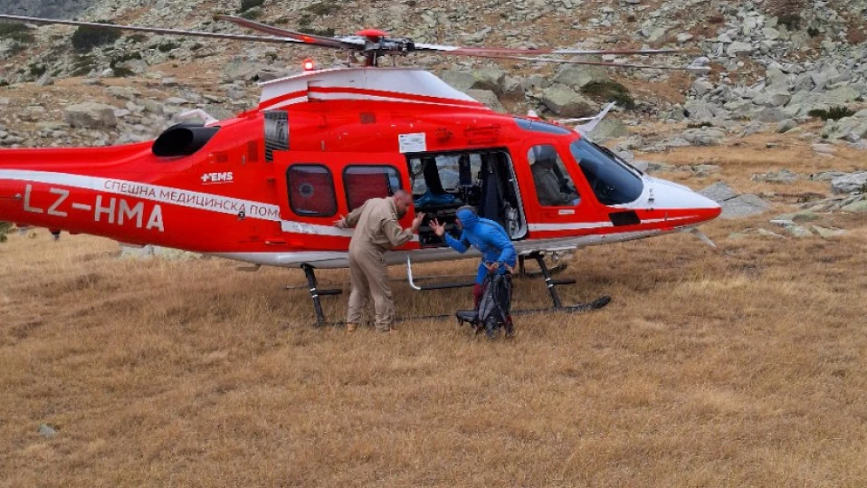 Въздушната линейка спаси турист, попаднал в риск от падане от скала