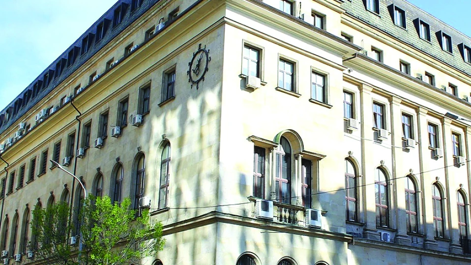 Две министерства в битка за поръчки за милиони